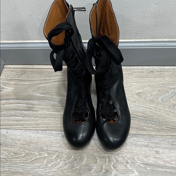 Chloe Harper Lace Up Boots - Picture 4 of 8